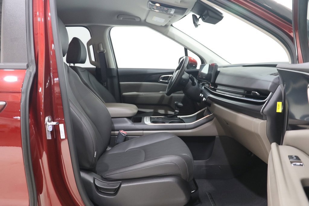 Used 2026 Kia Carnival FWD image 36