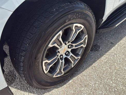 Used 2025 Chevrolet Tahoe LT RWD image 9