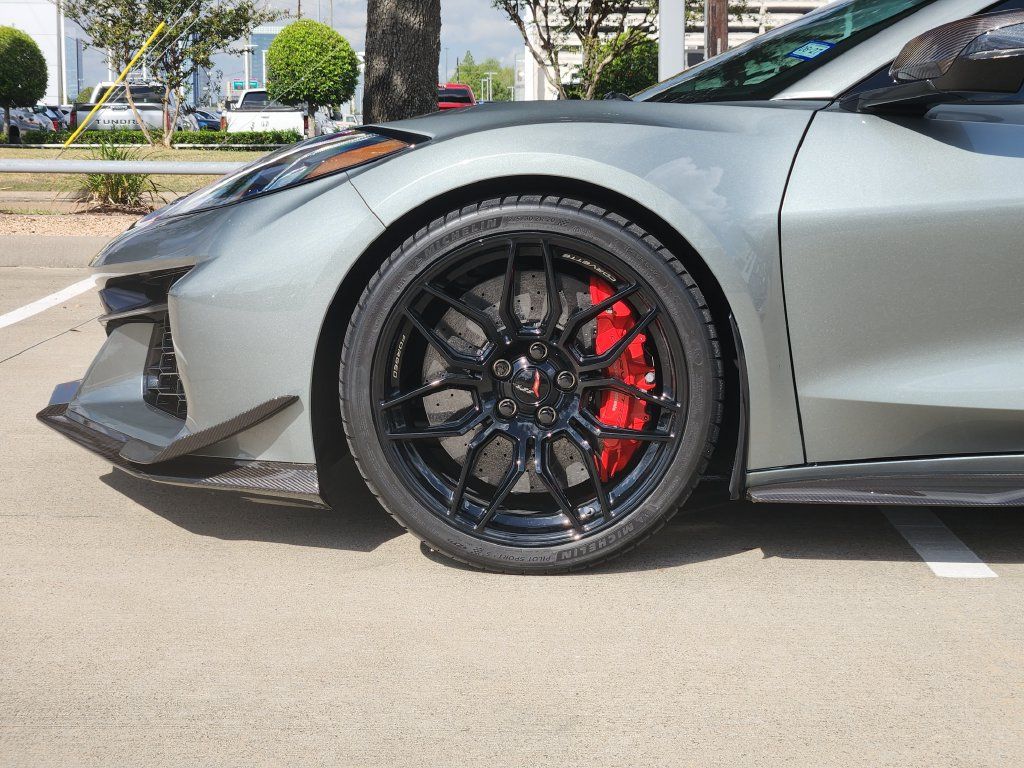 Used 2024 Chevrolet Corvette Z06 w/ Z07 Performance Package RWD image 8