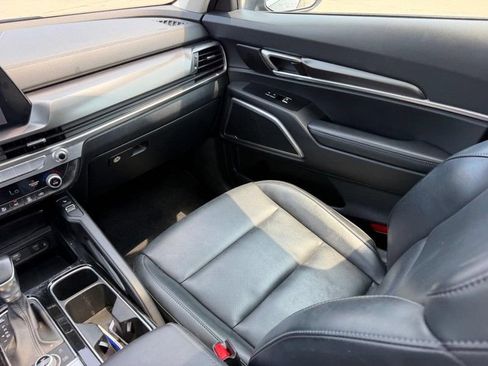 Used 2025 Kia Telluride S AWD/4WD image 19