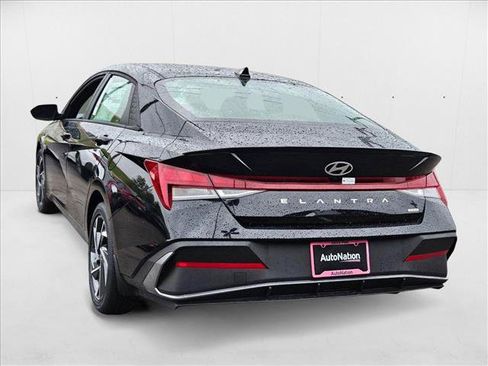 Used 2025 Hyundai Elantra SEL FWD image 9