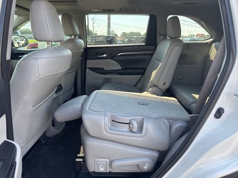 Used 2015 Toyota Highlander Limited image 26