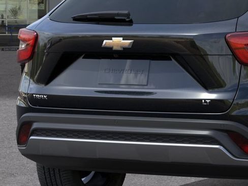 New 2026 Chevrolet Trax LT w/ Sunroof Package FWD image 14