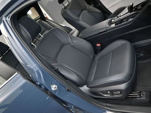 Used 2025 Toyota Crown Signia w/ Advanced Technology Package image 16