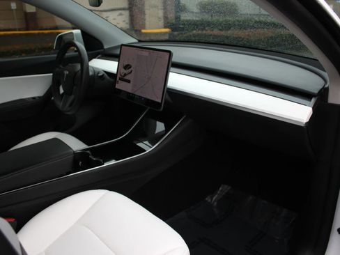 Used 2020 Tesla Model Y Long Range image 38