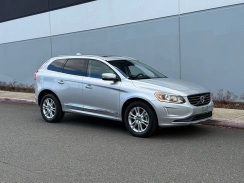 Used 2016 Volvo XC60 T5 Premier w/ Proximity Package image 7