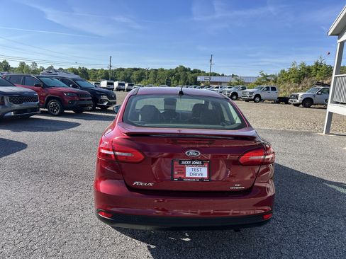 Used 2015 Ford Focus SE w/ Equipment Group 201A FWD image 5