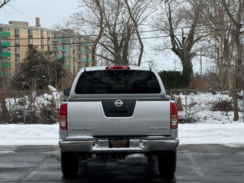 Used 2010 Nissan Frontier SE AWD/4WD image 12