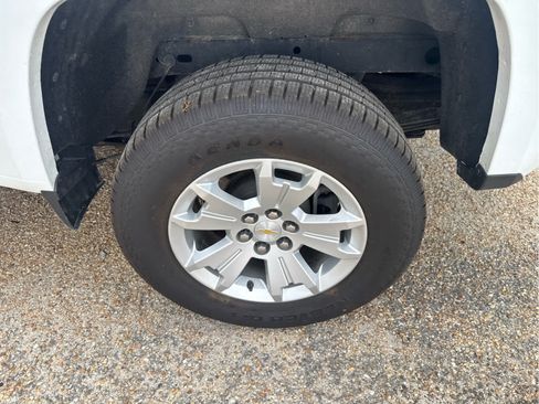 Used 2021 Chevrolet Colorado LT w/ Safety Package RWD image 17