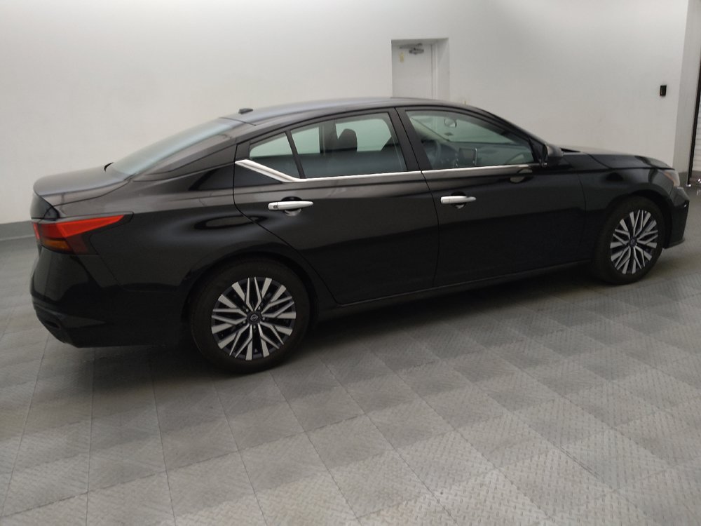 Used 2025 Nissan Altima 2.5 SV FWD image 10