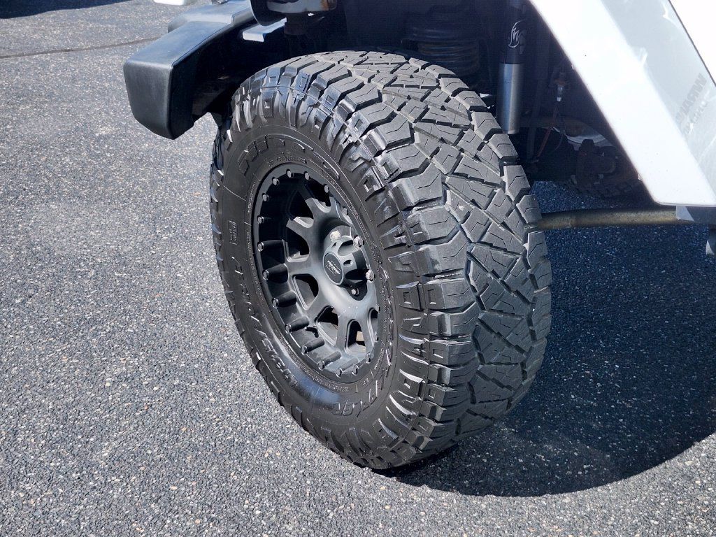 Used 2016 Jeep Wrangler Unlimited Rubicon w/ Connectivity Group AWD/4WD image 29