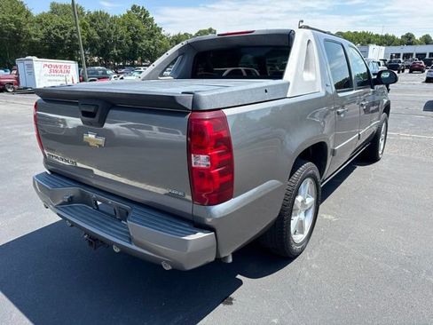 Used 2007 Chevrolet Avalanche LTZ w/ LTZ Preferred Equipment Group AWD/4WD image 6