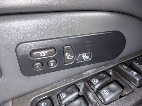 Used 2005 Chevrolet Silverado 2500 LT w/ Heavy-Duty Power Package AWD/4WD image 14