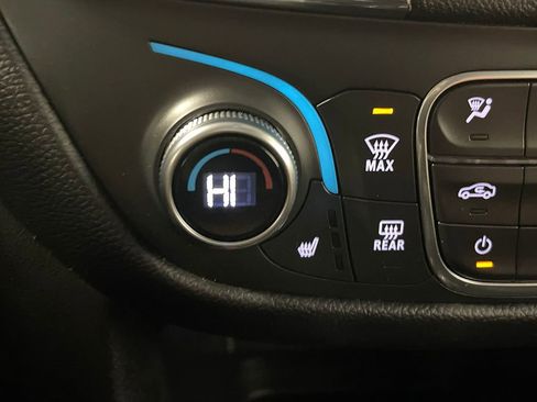 Used 2023 Chevrolet Equinox LT image 30