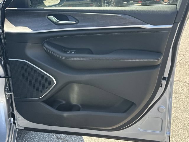 New 2026 Jeep Grand Cherokee Limited AWD/4WD image 16