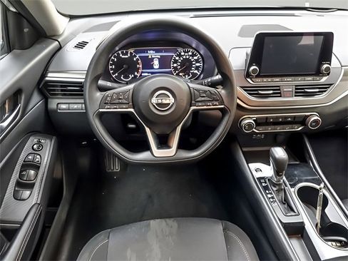 Used 2024 Nissan Altima 2.5 SV image 9