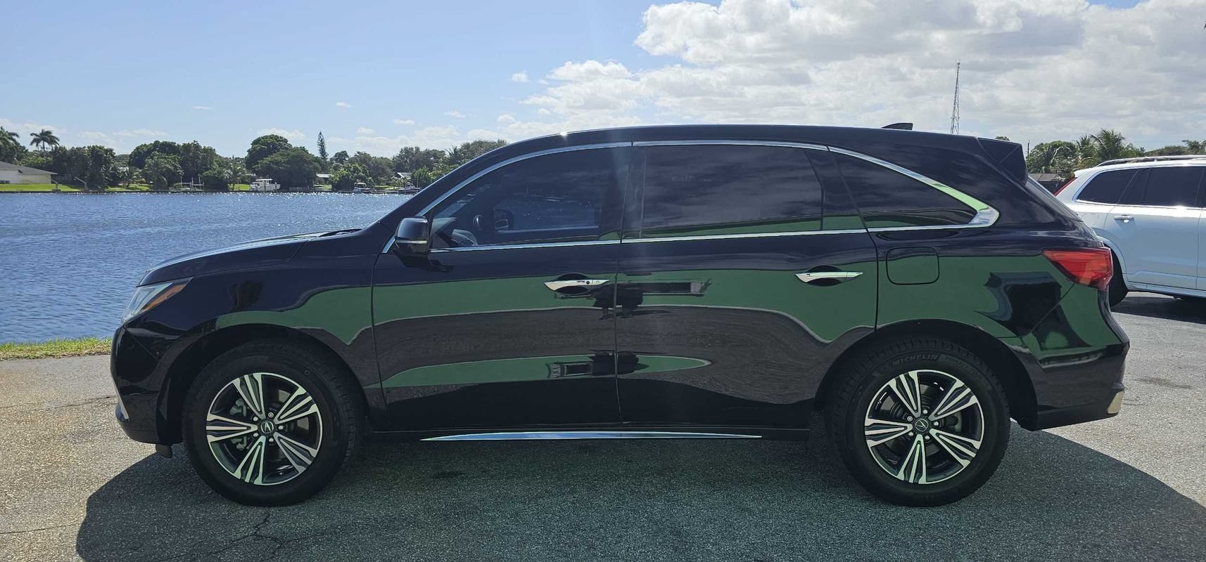 Used 2017 Acura MDX FWD image 2