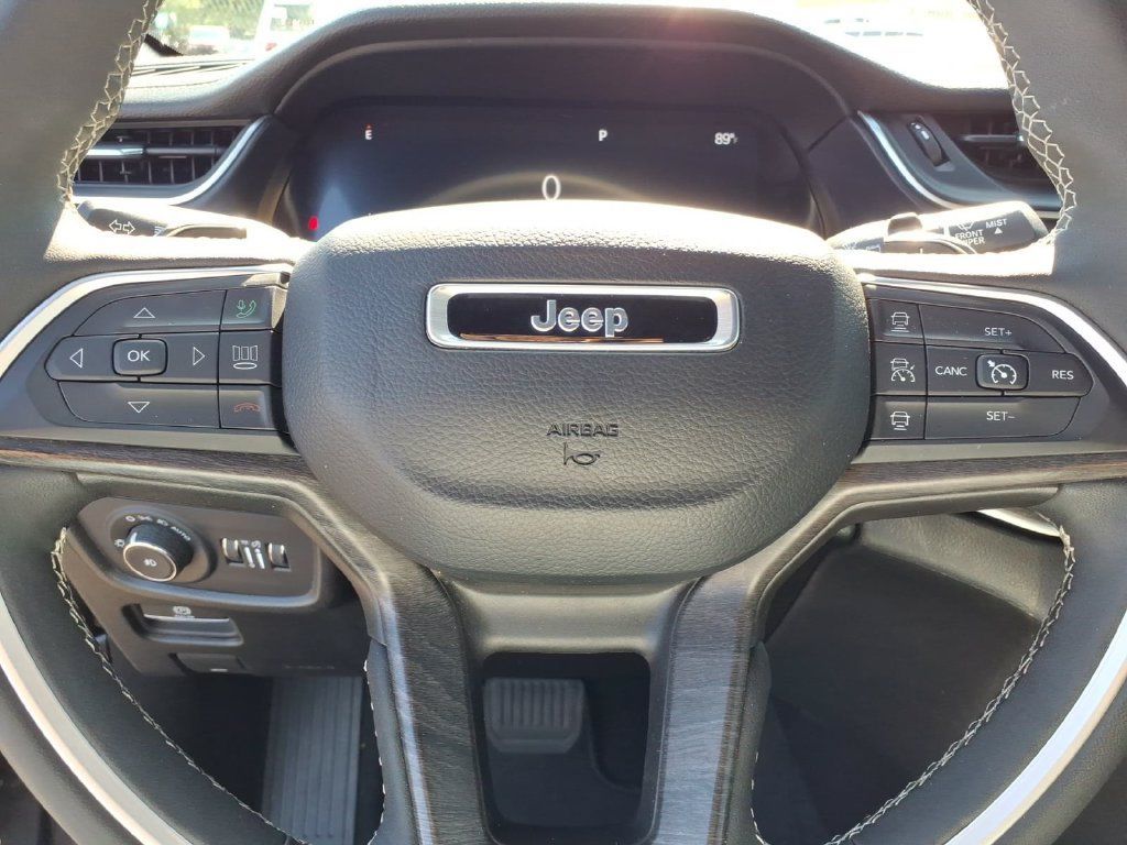 Used 2024 Jeep Grand Cherokee L Limited w/ Luxury Tech Group II AWD/4WD image 5