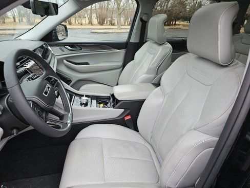 Used 2023 Jeep Grand Cherokee L Overland w/ Luxury Tech Group IV image 19