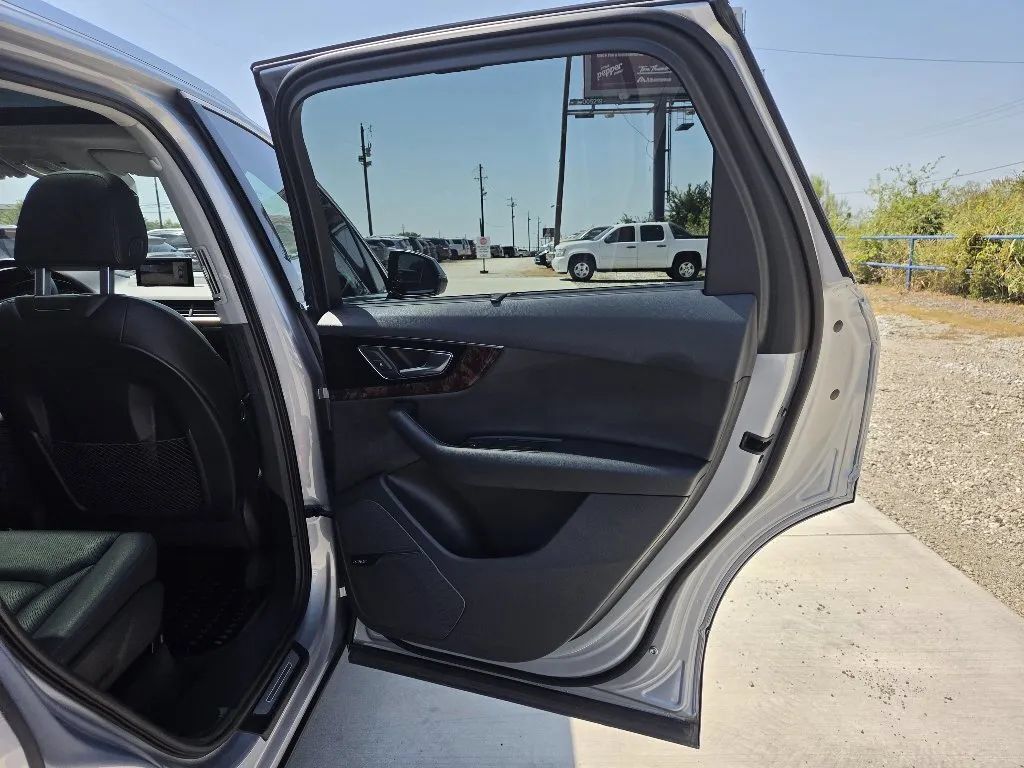 Used 2018 Audi Q7 3.0T Prestige w/ Prestige Package AWD/4WD image 22
