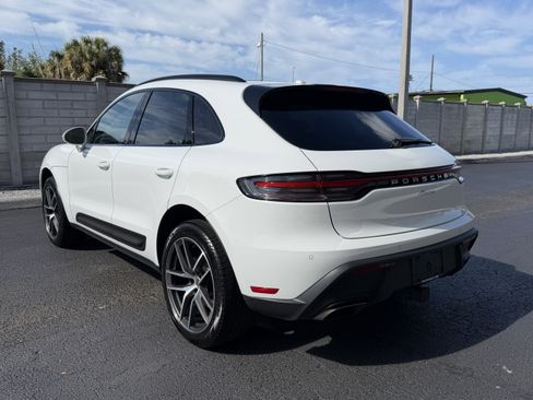 Certified 2025 Porsche Macan image 3