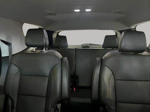 Used 2018 Chevrolet Traverse Premier w/ Driver Confidence II Package FWD image 11