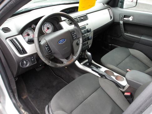 Used 2010 Ford Focus SES image 10