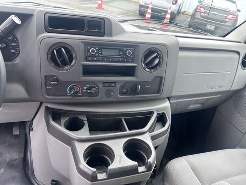 Used 2022 Ford E-350 and Econoline 350 Super Duty RWD image 13