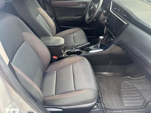 Used 2019 Toyota Corolla LE FWD image 12