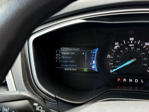 Used 2019 Ford Fusion SE FWD image 29