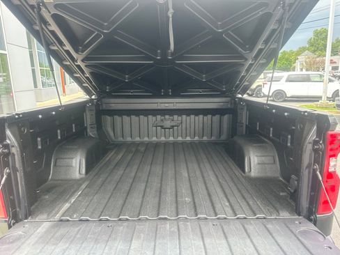 Used 2024 Chevrolet Silverado 1500 LT w/ Z71 Off-Road Package AWD/4WD image 12