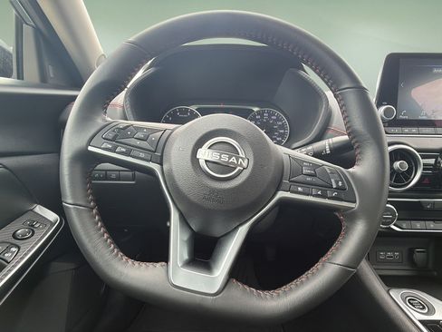 Used 2024 Nissan Sentra SR FWD image 9