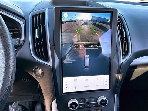 Used 2021 Ford Edge SE image 14