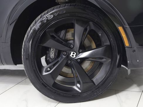 Used 2018 Bentley Bentayga image 20
