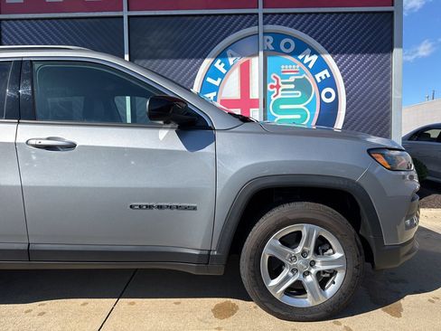 Used 2023 Jeep Compass Latitude w/ Convenience Group image 4