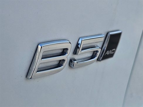 Used 2023 Volvo XC40 B5 Ultimate w/ Protection Package Premier image 10