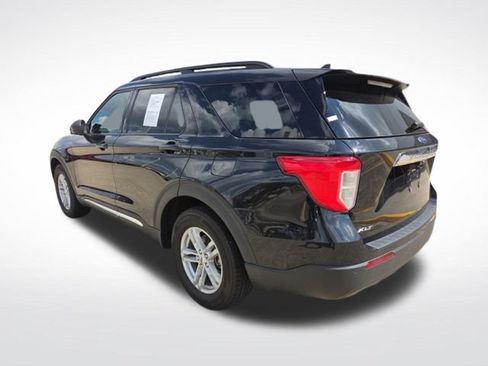 Used 2024 Ford Explorer XLT RWD image 6