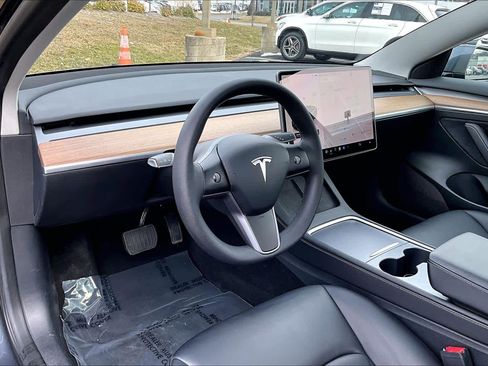 Used 2023 Tesla Model 3 Standard Range image 18
