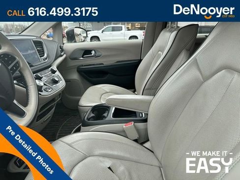 Used 2018 Chrysler Pacifica Limited w/ Advanced Safetytec Group image 9
