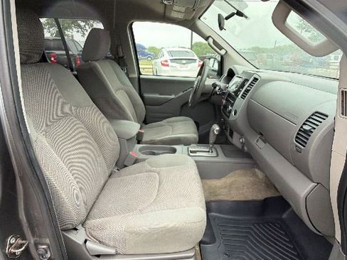 Used 2016 Nissan Frontier SV image 38