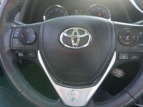 Used 2018 Toyota Corolla SE w/ SE Premium Package image 9