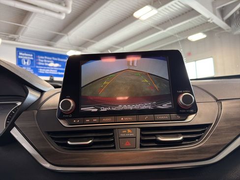 Used 2025 Nissan Altima 2.5 SV FWD image 14