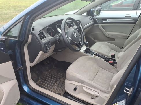 Used 2017 Volkswagen Golf SportWagen FWD image 4