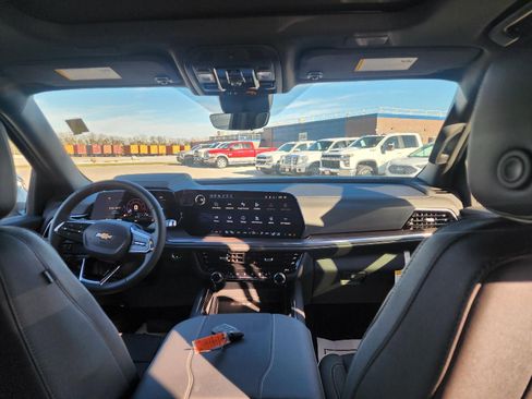 New 2026 Chevrolet Suburban Premier image 12