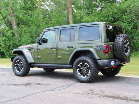 Certified 2024 Jeep Wrangler Unlimited Rubicon w/ Technology Group AWD/4WD image 27