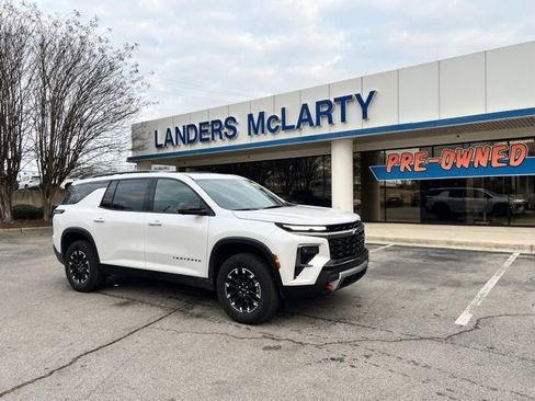Used 2025 Chevrolet Traverse Z71 w/ Driver Confidence Package image 1