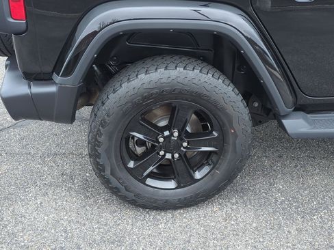 Used 2021 Jeep Wrangler Unlimited Sahara AWD/4WD image 8