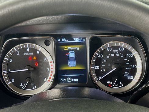 Used 2017 Nissan Titan SV image 16