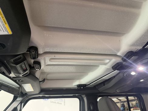 Used 2025 Jeep Wrangler Unlimited Sahara w/ Safety Group AWD/4WD image 5