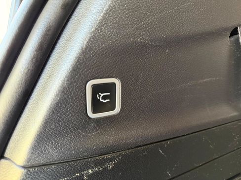 Used 2017 Chrysler Pacifica Limited FWD image 25